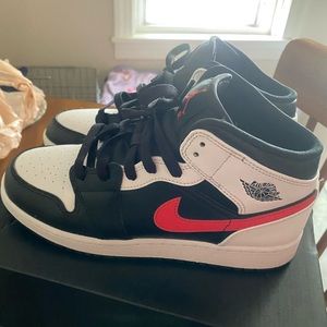 Air Jordan 1 mid